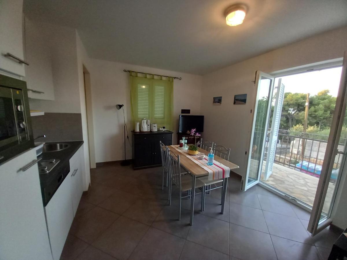 Apartmani Afrodita Sutivan Exterior photo