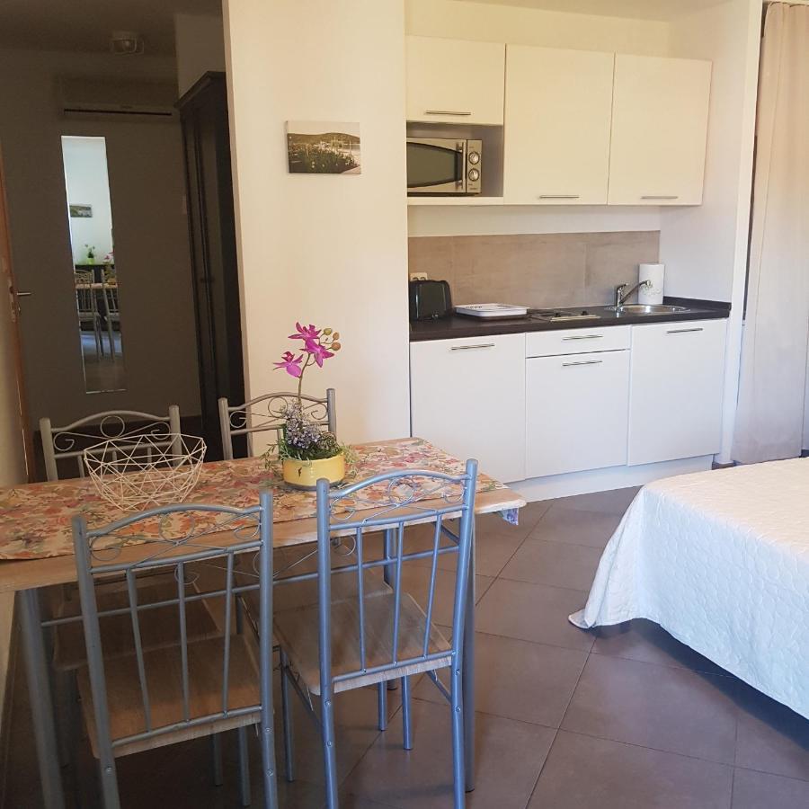 Apartmani Afrodita Sutivan Exterior photo