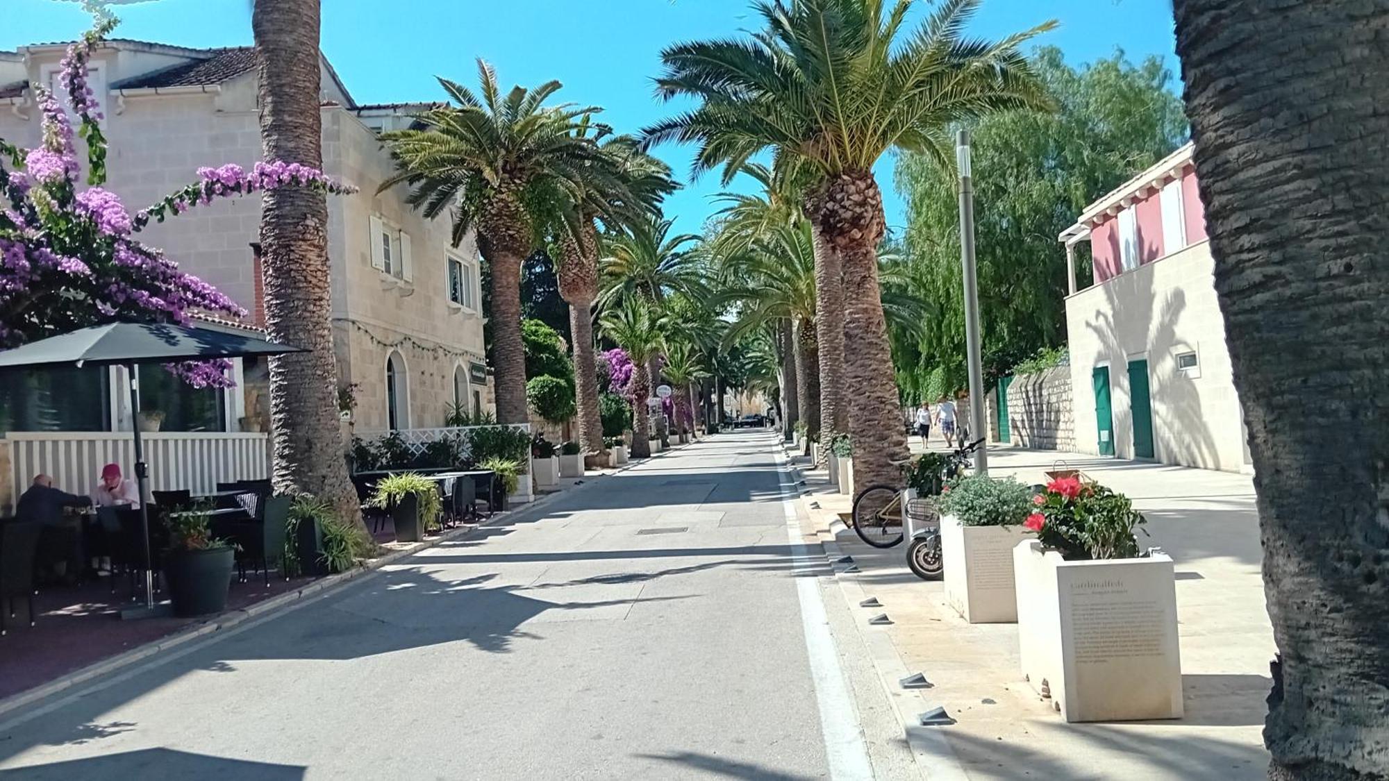 Apartmani Afrodita Sutivan Exterior photo